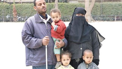 الأب المريض ومتطلبات المعيشة