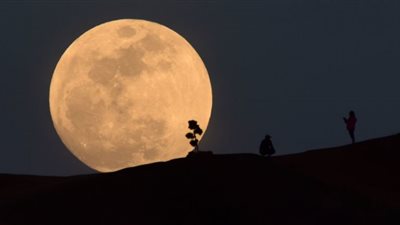 القصة الكاملة| تفاصيل أول خسوف كلي للقمر في 2022 من البداية للنهاية