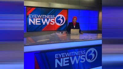 أثارت الجدل عالميا.. من هي آية جلال أول مذيعة مصرية محجبة تعمل بقناة أمريكية (صور)