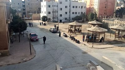 أهالى أسرة الواسطى المتوفين ينتظرون الجثامين داخل المستشفى المركزى