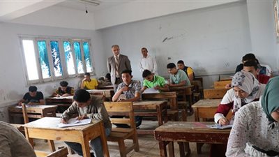 المشرف العام علي الامتحانات يتفقد لجان اعدادية البحيرة
