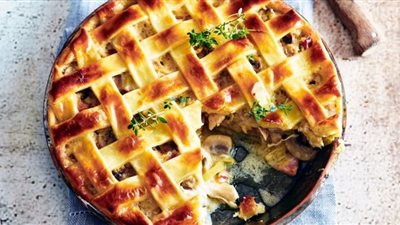 جددى سفرتك.. طريقة عمل فطيرة البطاطس بالدجاج والمشروم