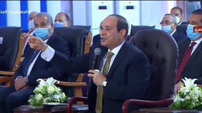 فيديو.. السيسي: أنا بلف مصر مش علشان اتفسح ولكن برصد الأخطاء وأعالجها