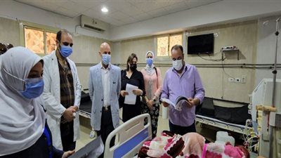 وكيل صحة الشرقية يستمع لمرضي الغسيل الكلوي للتعرف علي ملاحظاتهم