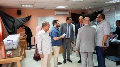 رئيس اللجنة القضائية المشرفة على انتخابات مياه سوهاج يتفقد سير عملية الاقتراع بديوان الشركة