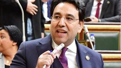 النائب أيمن محسب يطالب بالاعتماد على الامتحانات الورقية بدلًا من الإلكترونية