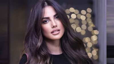 درة زروق تعتمد الاستايل الكلاسيكي في العرض الخاص لفيلم الكاهن (صور)