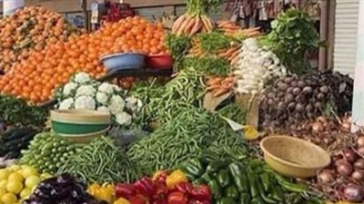 انخفاض أسعار الخضروات والفاكهة وتوافر المعروض بأسواق الفيوم