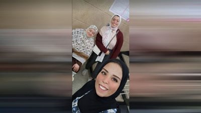 محاربة سرطان الثدي لـ الوفد: «ميس بهية» جعلت الجميع يشيد بتصميماتي في الكروشية