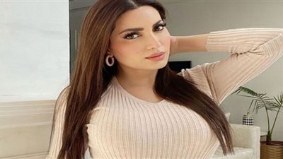 نسرين طافش تعتمد البطن المكشوف في معبد الأقصر (صور)