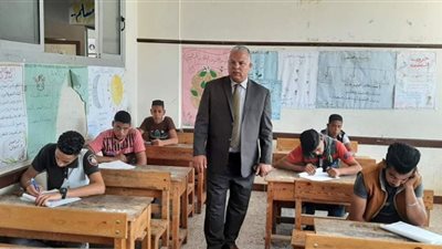 بعد شكاوي اولياء الأمور.. وكيل تعليم دمياط يتفقد لجان إعداديه فارسكور
