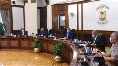 رئيس الوزراء يتابع موقف مشروعات الطرق الجاري تنفيذها والتنسيقات بين الجهات المنفذة