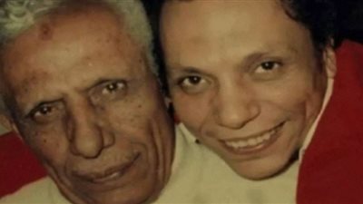 عادل إمام و حديث نادرعن والده: لم أراه يضحك وأخجل من التدخين أمامه