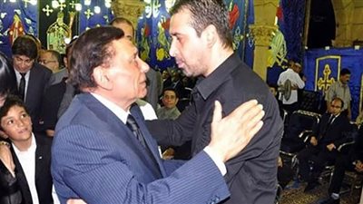 كريم عبدالعزيز يحتفل بعيد ميلاد الزعيم عادل إمام (صورة)