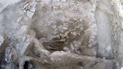 قبل 3600 عام.. العثور على رفات شاب قُتل بانفجار بركاني