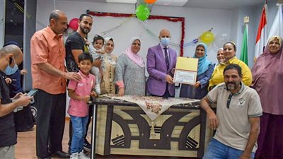 وكيل صحة الشرقية يكرم مسئولة قسم الجزاءات بالمديرية لبلوغها سن المعاش