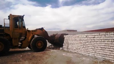 محافظ أسوان يكلف بإزالة حالة تعدى في المهد بالمنطقة الصناعية