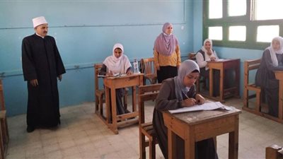 رئيس منطقة البحر الأحمر الأزهرية يتابع امتحانات القراءات والنقل بالغردقة