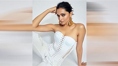 ديبيكا بادكون لم تتخل عن الساري وتهوس المشاهدين بمكياجها الجريء في افتتاح مهرجان كان