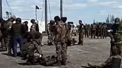 شاهد.. لحظة استسلام الجنود الأوكرانيين المحاصرين في آزوفستال