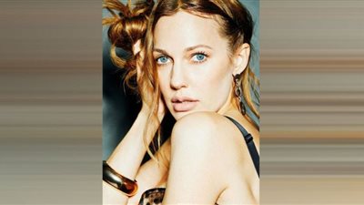 بفستان شكل الفراشة.. مريم أوزرلي تفاجئ متابعيها بلوك غريب في افتتاح مهرجان كان