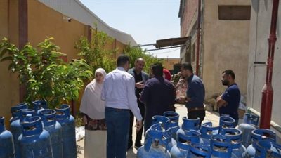 السكرتير المساعد يرصد بعض الملاحظات فى محطة وقود ببياض العرب ببني سويف