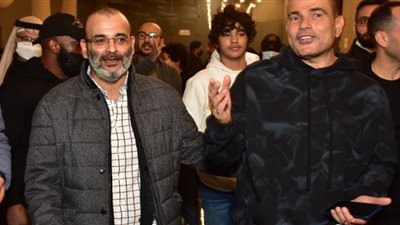 الهضبة يسافر إلي السعودية لدعم أيمن بهجت قمر (صور)