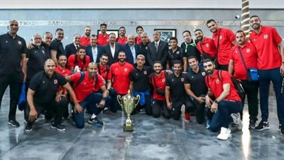 بعثة « طائرة الأهلي» تصل مطار القاهرة بعد الفوز ببطولة إفريقيا