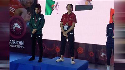 منار المصري لاعبة المصارعة تحصد الميدالية الذهبية في بطولة أفريقيا