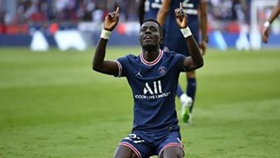 إدريس لاعب باريس سان جيرمان يرفض المشاركة في مباراة 