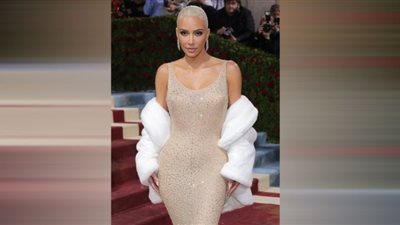 مصمم عالمي: ارتداء كيم كارداشيان فستان مارلين مونرو خطأ فادح