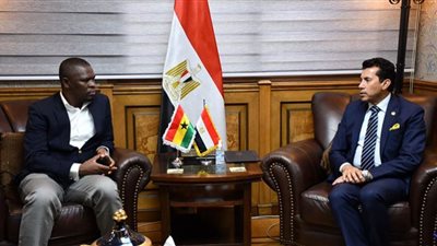 أشرف صبحي يبحث مع وزير الشباب والرياضة الغاني تعزيز أطر التعاون المشترك
