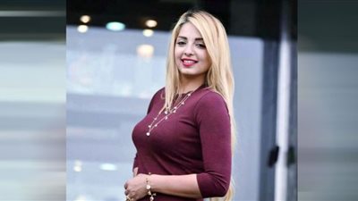 ببطن مكشوف.. مي حلمي تستفز جمهورها ومتابع يقصف جبهتها (تفاصيل)