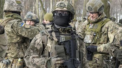 مسؤولون أوكرانيون يقدمون روايات متضاربة عن هجوم على قطار روسي