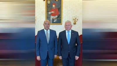 السفير المصري في بودابست يلتقي رئيس جامعة ELTE المجرية