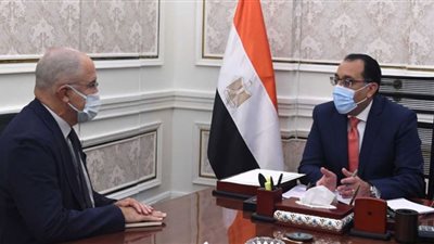 رئيس الوزراء يلتقى رئيس اتحاد الصناعات لمناقشة آليات دعم الصناعة المصرية