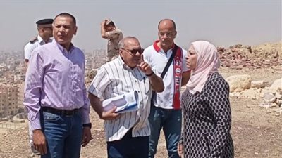 نائب محافظ القاهرة تتفقد أعمال محور ياسر رزق وطريق كورنيش المقطم