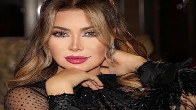 نوال الزغبي تشعل المسرح بالأسود الجريء