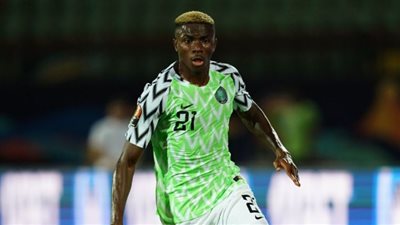 مدرب نيجيريا يكشف سبب استبعاد أوسيمين من قائمة أمم أفريقيا