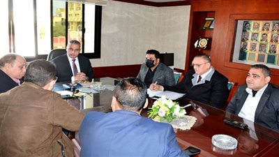 خطة تطوير ورفع كفاءة المدخل الشرقي على طاولة اجتماعات محافظ سوهاج