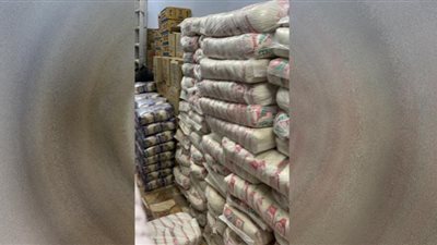 ضبط 4.2 طن سكر تمويني و1212 زجاجة زيت في حملة على المحلات بسوهاج