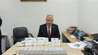 إحباط تهريب عبوات أدوية وهواتف محمولة بمطار برج العرب |صور