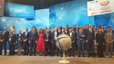 وزير النقل يشارك في الجلسة الافتتاحية لقمة المنتدى الدولي للنقل بألمانيا.. صور
