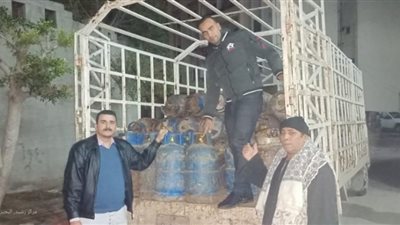 ضبط ٢١٠ أسطوانة غاز منزلية مهربة داخل سيارة فى البحيرة