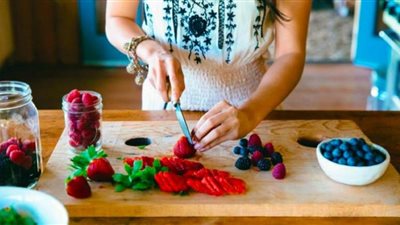 منها التوت.. أفضل 6 أطعمة لمرضى السكري تحميهم من المخاطر