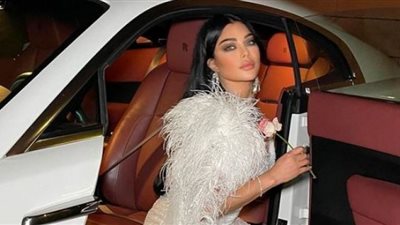 الشفاف والتايجر والذهب المزركش يبرز أناقة هيفاء وهبي (صور)