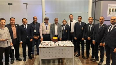 صور ..إحباط محاولة تهريب كمية من الأحجار الكريمة بمطار الغردقة