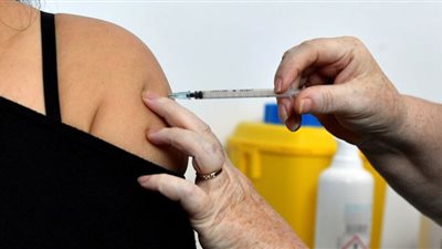 للمصريين في الإمارات.. منع دخول غير المطعمين لمقر العمل اعتباراً من غد الإثنين