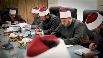 البحوث الإسلامية: فحص ألف كتاب باللغتين العربية والإنـجليزية ومراجعة 300 مصحفًا