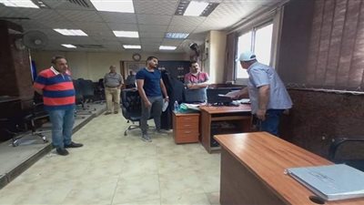 رئيس حى غرب المنصورة يتفقد المركز التكنولوجي للوقوف على سير العمل